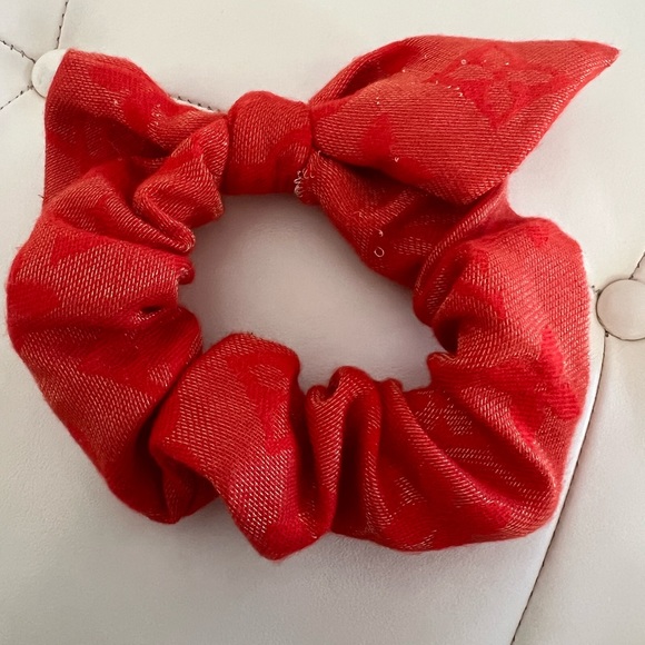 Vintage fabric Louis Vuitton monogram scrunchie red - Picture 1 of 2
